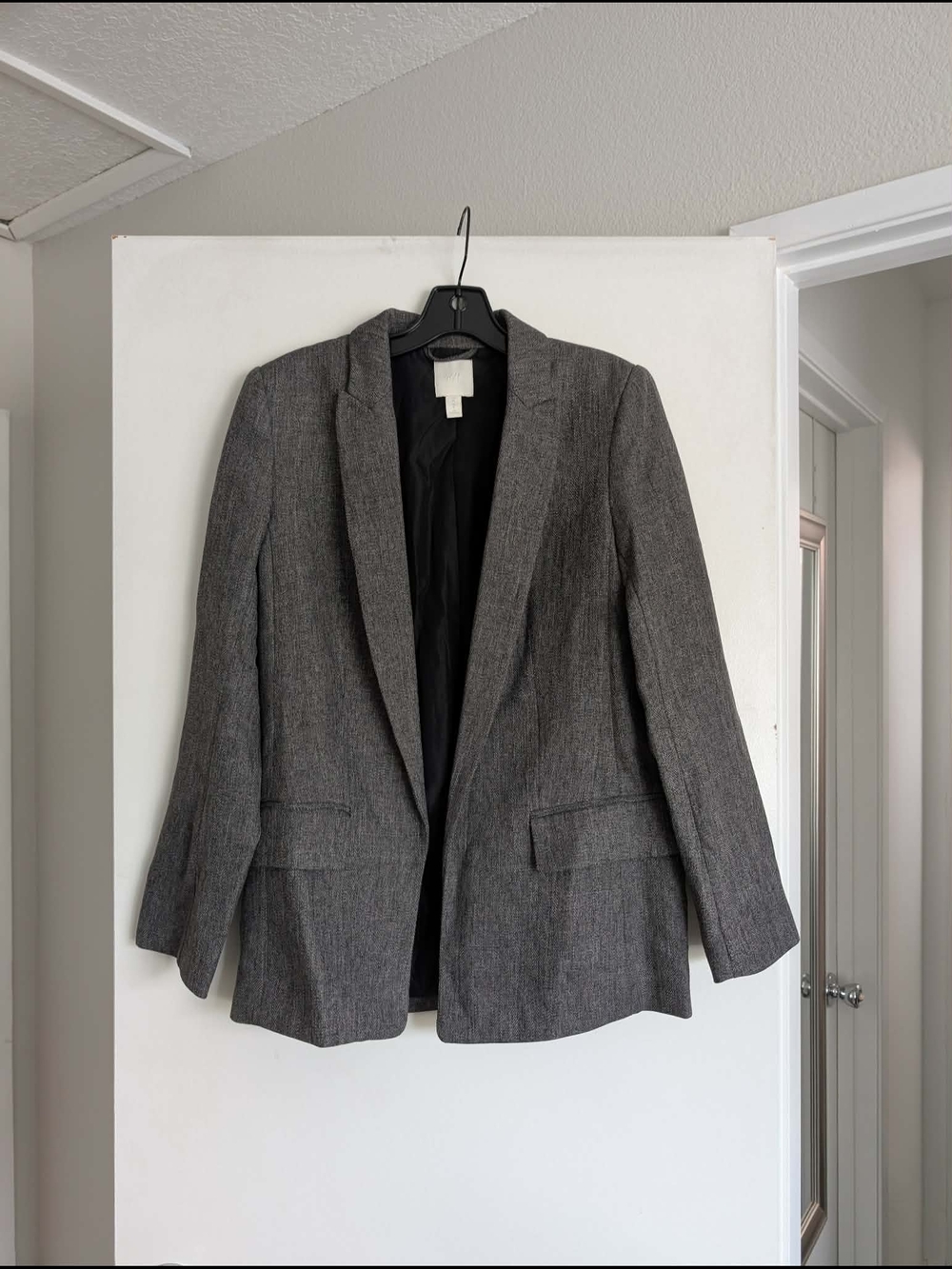 Like New H&M Sz 6 Grey Blazer